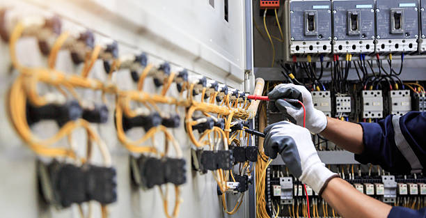 Professional Electrician technician working in Morton Grove, IL